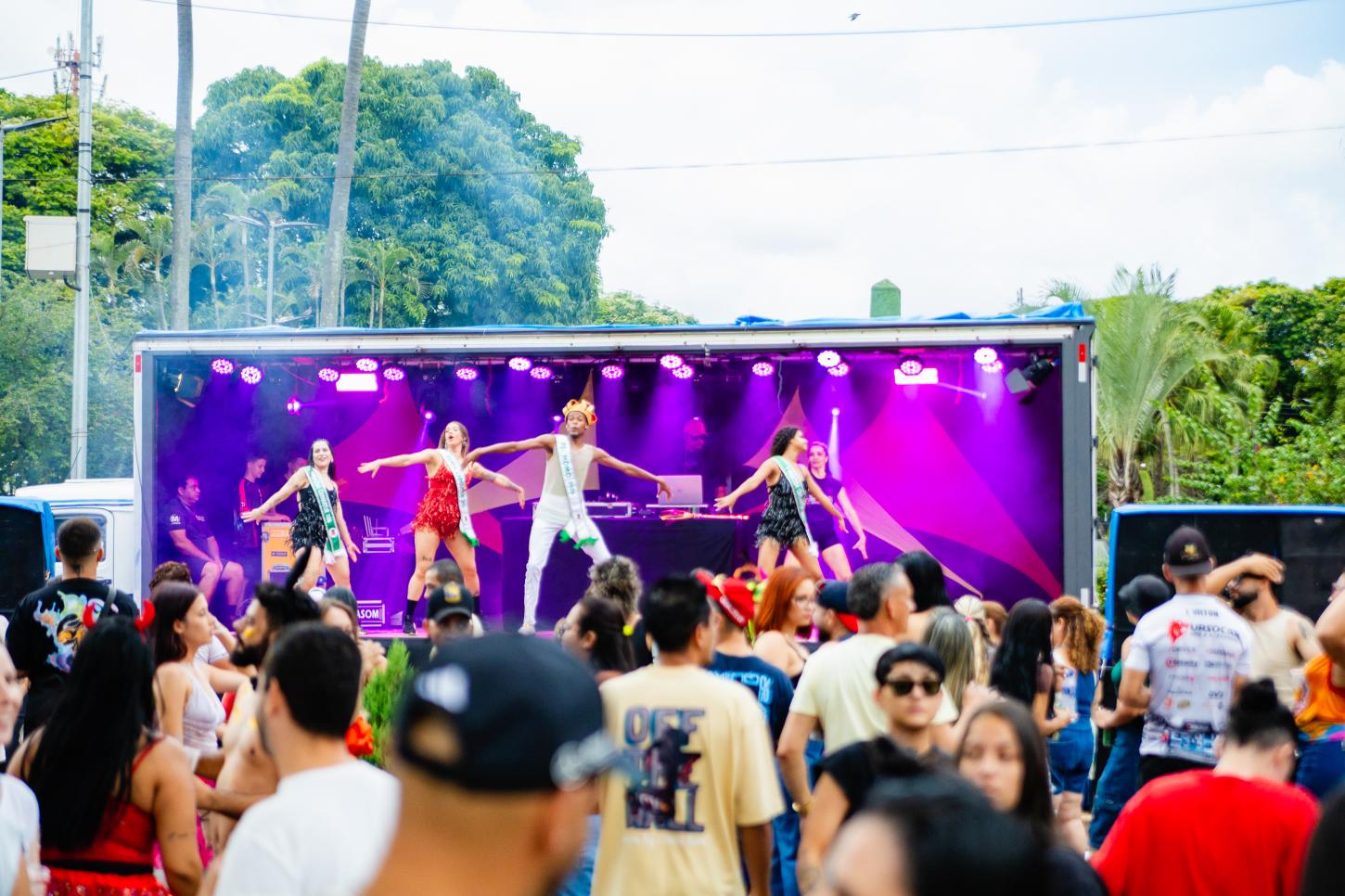 Pré-Carnaval reúne mais de 2 mil pessoas em Artur Nogueira