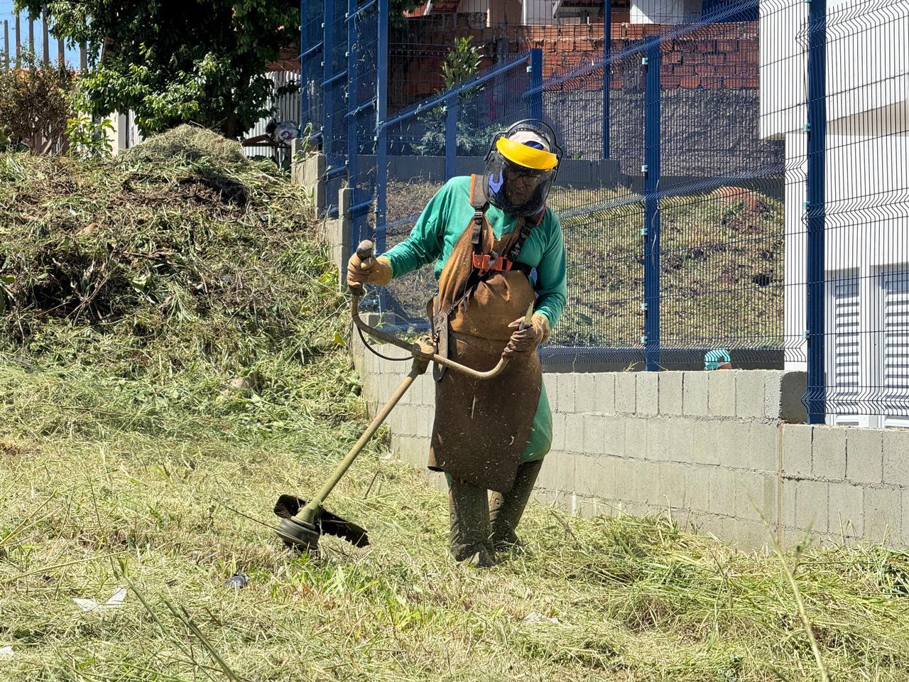 Prefeitura intensifica limpeza urbana em bairros de Artur Nogueira