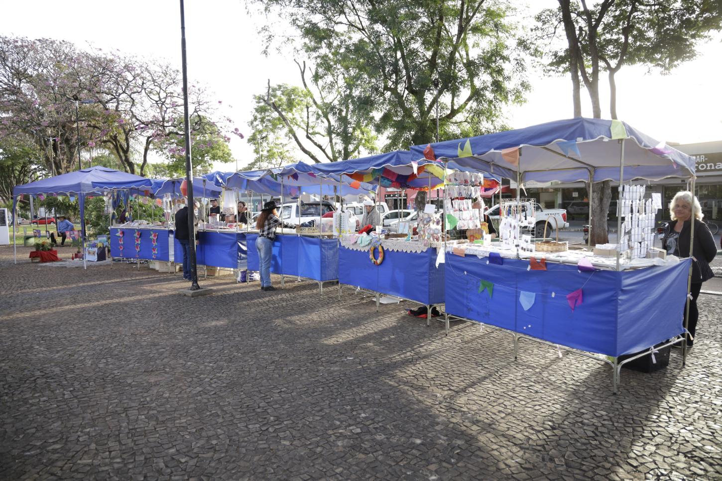 Praça do Coreto recebe Festa Junina do comércio com atrações e comidas típicas