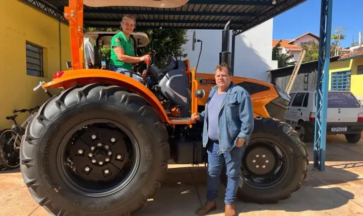 Prefeitura de Artur Nogueira conquista novo trator e amplia atendimento aos produtores rurais